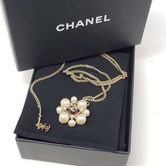 100% Authentic Chanel Necklace with Pearl & Stone - Picture 1 of 11
